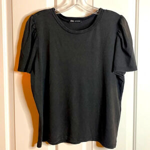 Like new women’s ZARA faded black pleated sleeves T-shirt sz large
